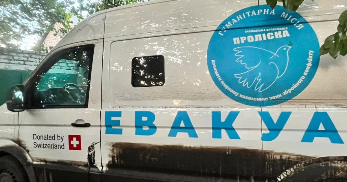 Екіпаж устиг вибігти за секунду. Росіяни атакували евакуаційне авто «Проліска» на Донеччинні
