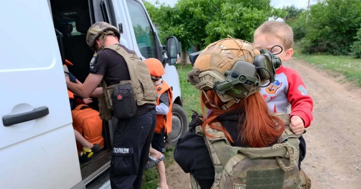 На Донеччині розширили зону обов'язкової евакуації дітей. Куди звертатись, щоб виїхати у безпеку