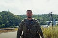 “Не виглядайте дурнями”. Андрій Білецький пройшовся Святогірськом і записав звернення для росіян