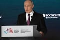 Путін вважає, що завершення війни без захоплення Донбасу загрожуватиме його життю — The Economist