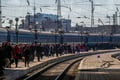 "Укрзалізниця" повертає кошти за квитки через затримку потягів. Що взяти в дорогу раптом евакуація