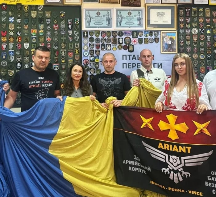 Пошкоджений прапор із Краматорська допоможе зібрати гроші на дрони для військових. Як саме?