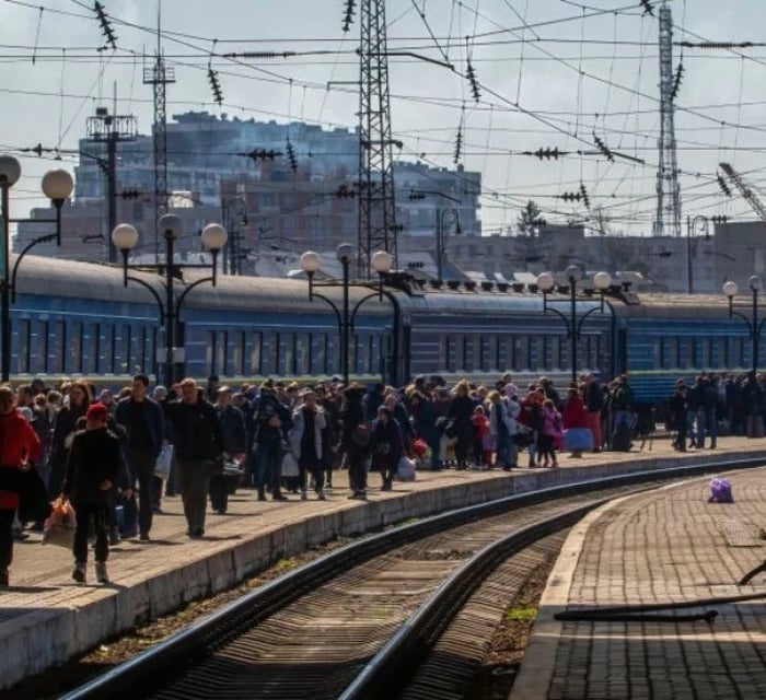 "Укрзалізниця" повертатиме кошти за квитки через затримку потягів: кому і як