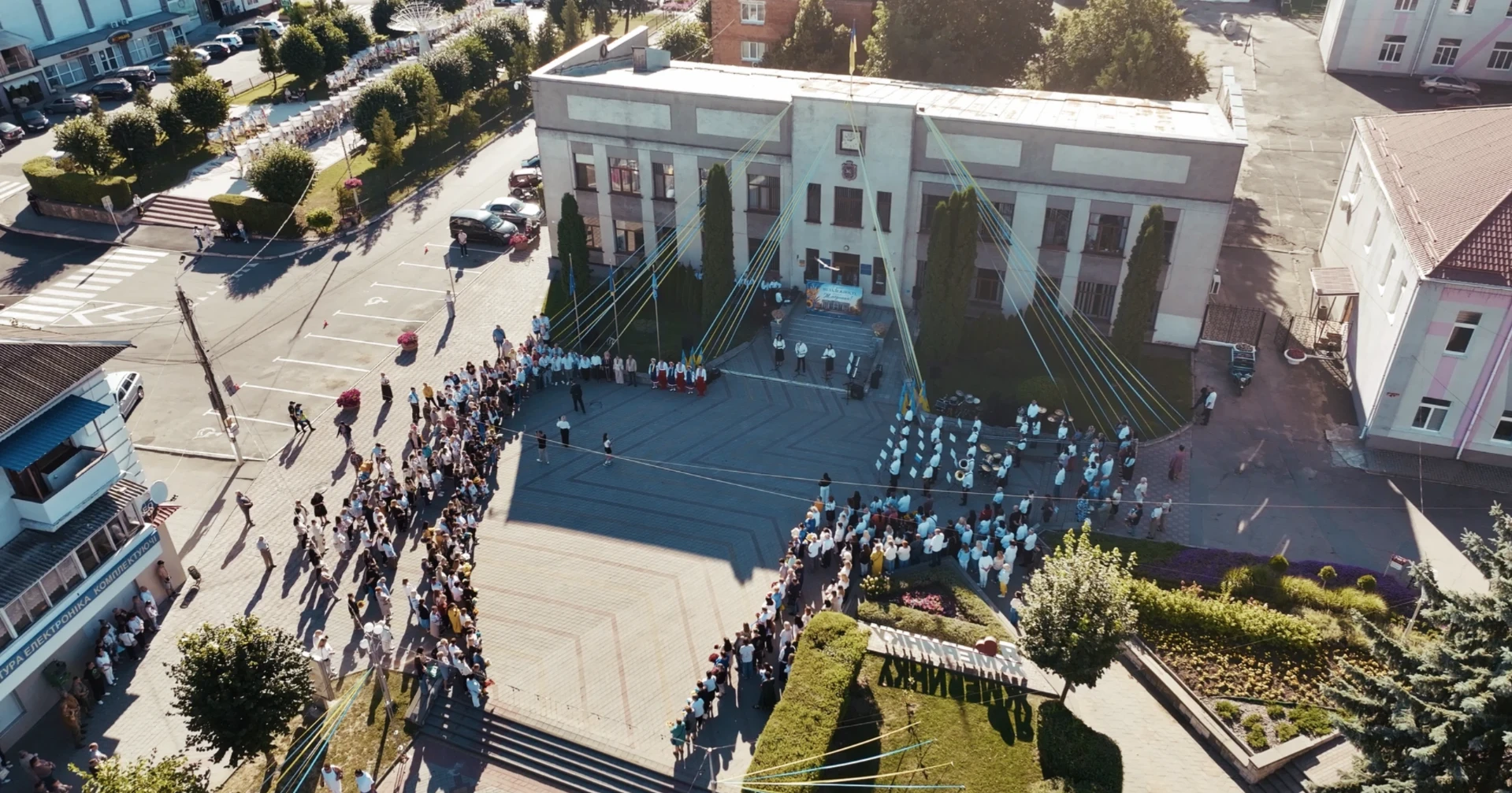 У Жмеринці на площі Миру озвучили прізвища Захисників, які отримали нагороди до Дня Незалежності