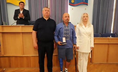 Вчитель та захисник із Барської громади отримав відзнаки «За заслуги перед Вінниччиною»