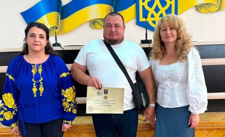 Жителя Барської громади Олександра Дудника нагородили відзнакою Міністерства оборони «За поранення»
