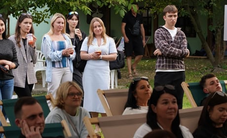 У м. Бар відкрили простір «ПІД МУРАМИ»: творчість, спілкування, смаколики та музика просто неба