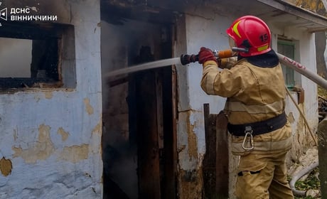 У Слободі-Ялтушківській через коротке замикання горіла господарська будівля