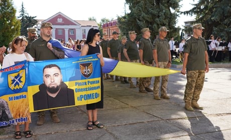 У День Державного Прапора у м. Бар підняли синьо-жовтий стяг та нагородили захисників