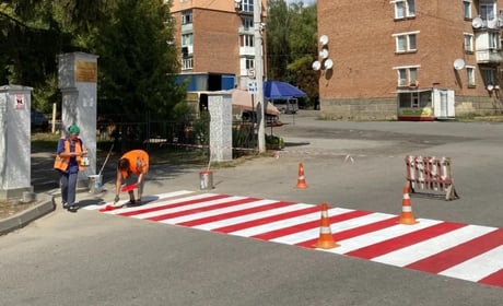 Фотофакт: в Барі оновлюють пішохідні переходи