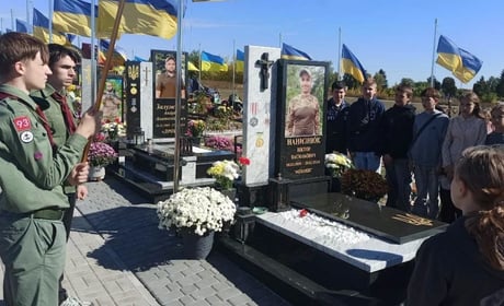 Пам’ятна хода та зустріч із бойовою медикинею: як у ліцеях Бара відзначили День захисників