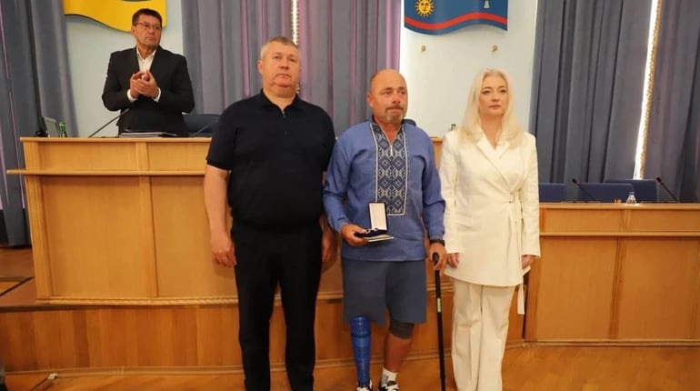 Вчитель та захисник із Барської громади отримав відзнаки «За заслуги перед Вінниччиною»