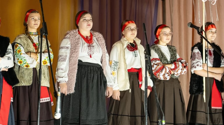 У м. Бар 14 творчих колективів захищали звання «народний» та «зразковий»: історія ансамблів і виступ