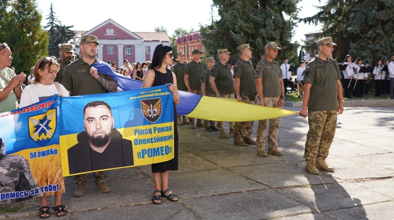У День Державного Прапора у м. Бар підняли синьо-жовтий стяг та нагородили захисників