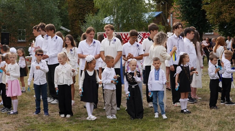 Перший дзвоник у школах м. Бар: святкові лінійки, безкоштовні обіди та освітні зміни