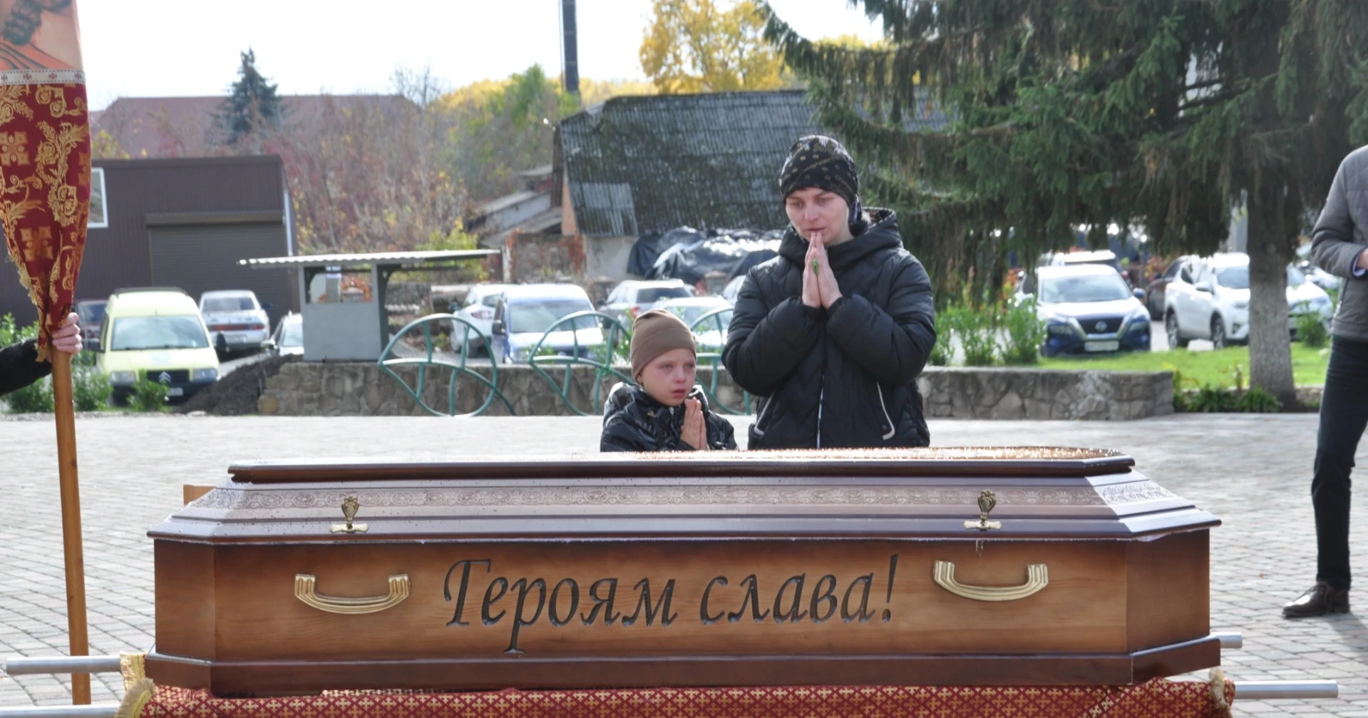 141-им «човником причалив» до катедрального собору Чорткова загиблий на війні Герой Левенець Василь