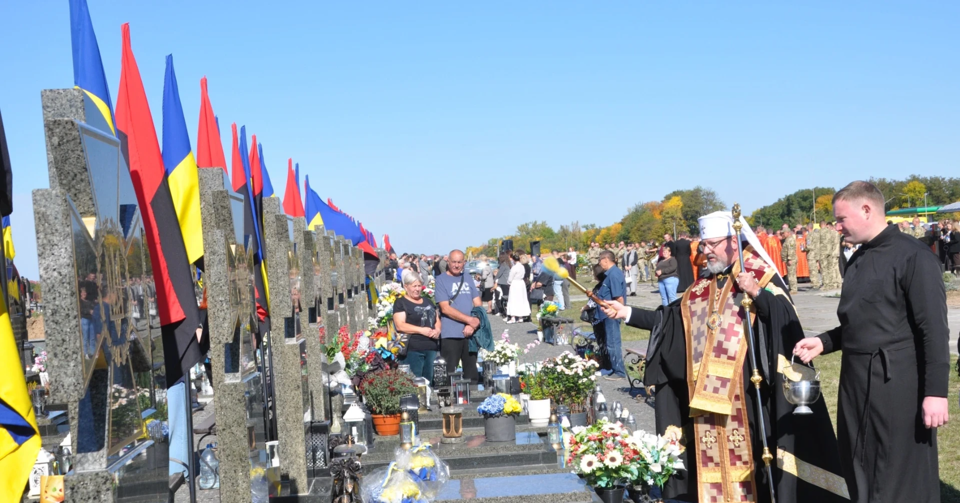 У Чорткові Глава УГКЦ Преосвященний Святослав посвятив пам’ятники загиблим Героям