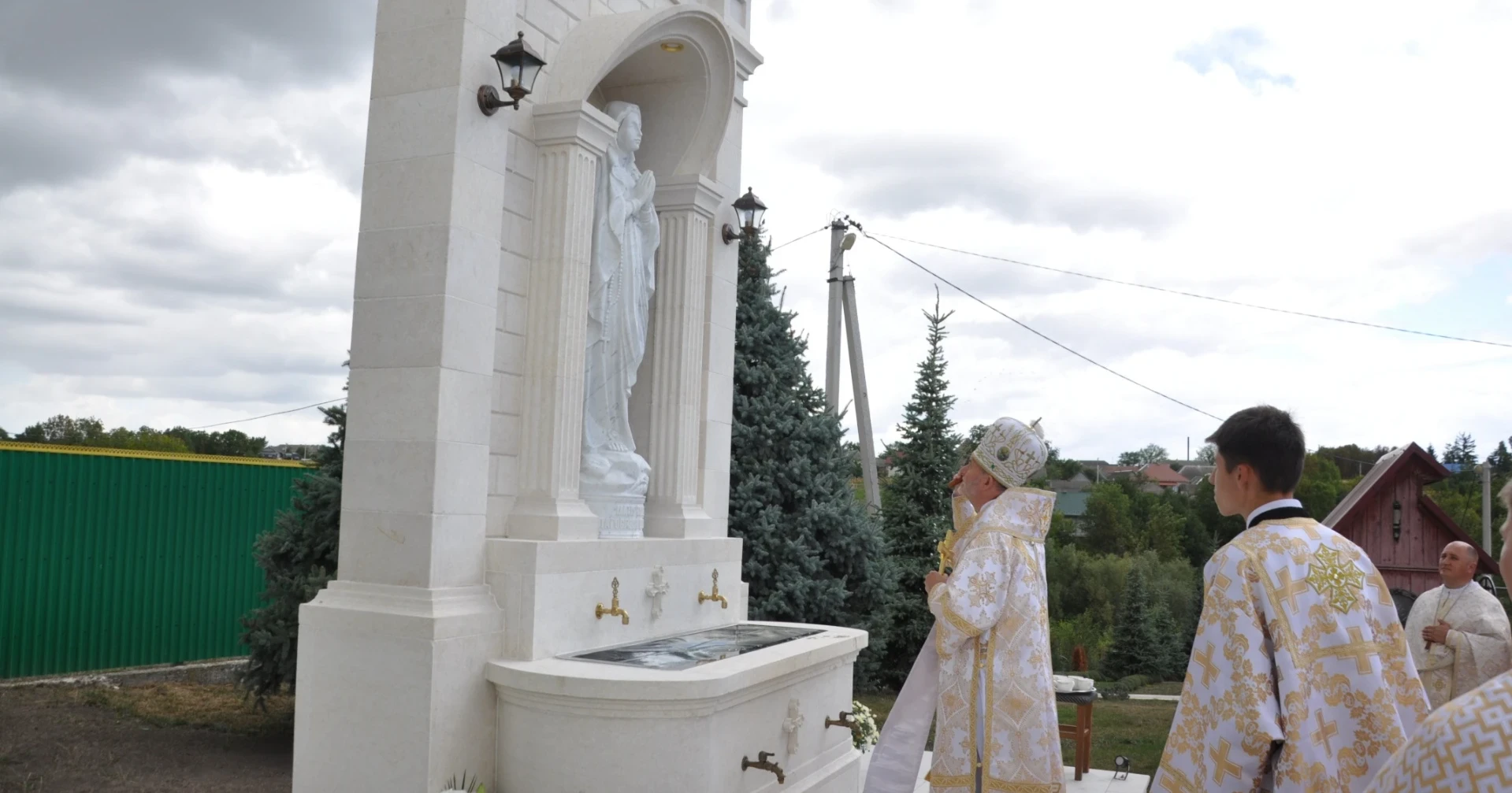 «Хто сіє щедро, той щедро й жатиме»: у Звинячі освятили величний духовний комплекс – Санктуарій Води