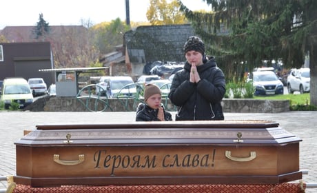 141-им «човником причалив» до катедрального собору Чорткова загиблий на війні Герой Левенець Василь