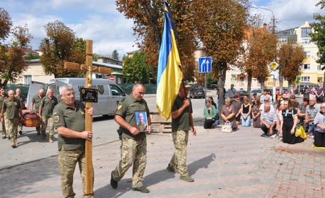 Після двох років невідомості до рідного Джурина повернувся «на щиті» воїн-десантник Тимків Андрій