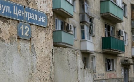 На ТОТ Херсонщини Сальдо знову вимагає замінити українські адресні таблички
