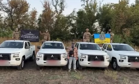 Громади Херсонщини передали розвідникам чотири позашляховики майже за 8 мільйонів гривень