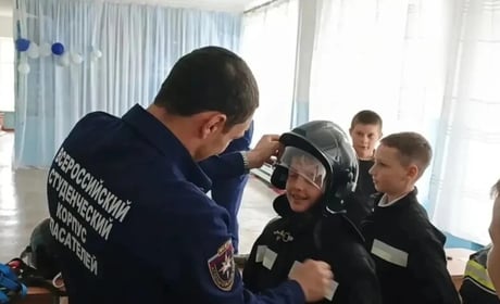 В окупованій Рубанівці дітей залучають до російської кадетської системи підготовки рятувальників