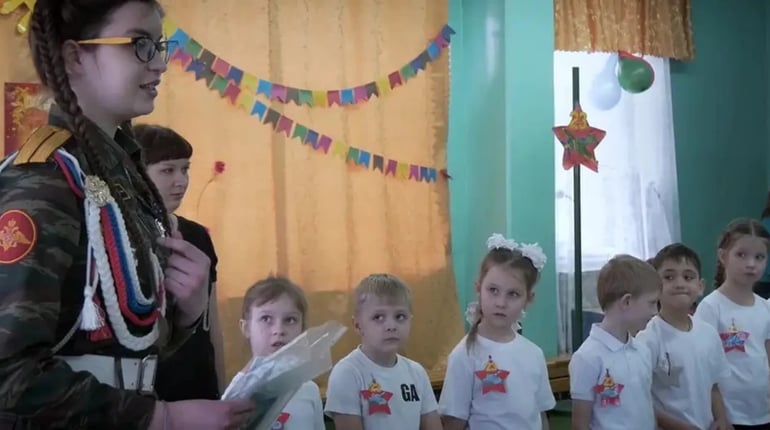 Росія змінює шкільну освіту на ТОТ: нові предмети, військова підготовка та оцінки за поведінку