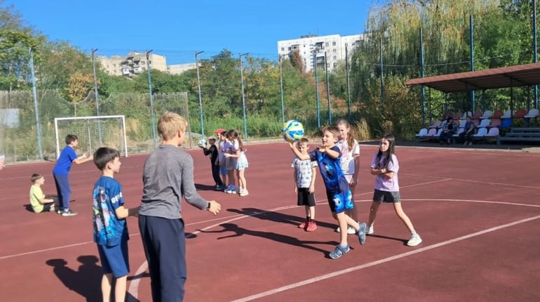 Спортивні естафети та квіз: для дітей із Херсонщини в Ужгороді організували активний день