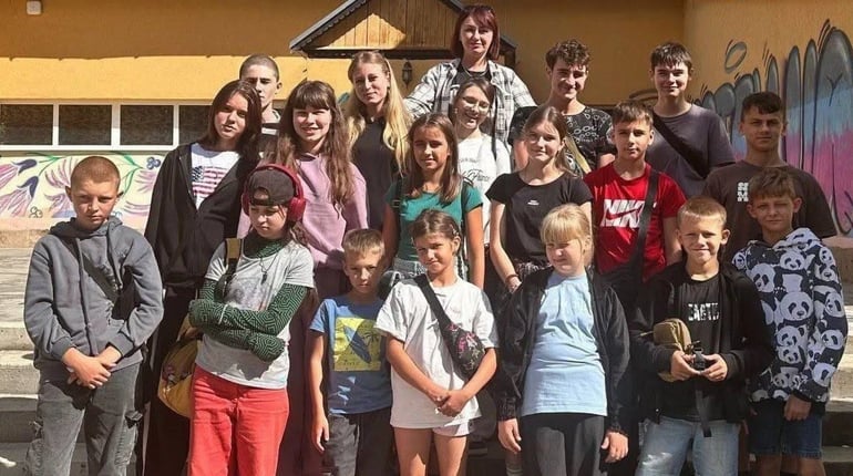 У складі групи дітей з Херсонщини: юні сірогозці вирушили на оздоровлення до Закарпаття