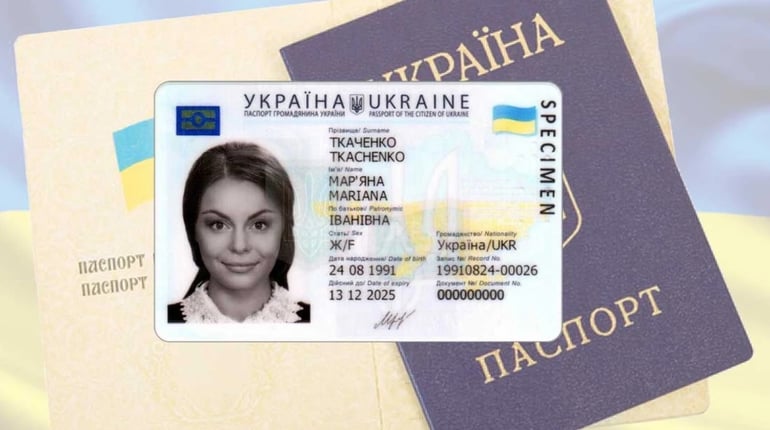 Українцям за кордоном відновили паспортні послуги: що вже доступно