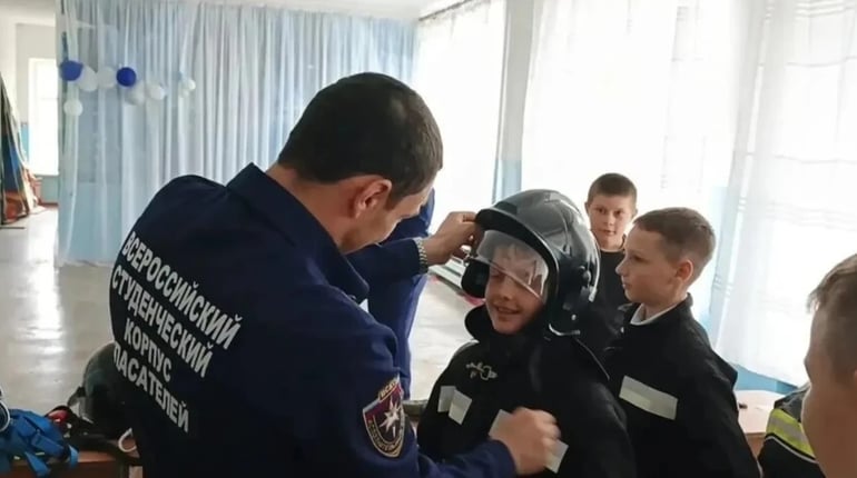 В окупованій Рубанівці дітей залучають до російської кадетської системи підготовки рятувальників