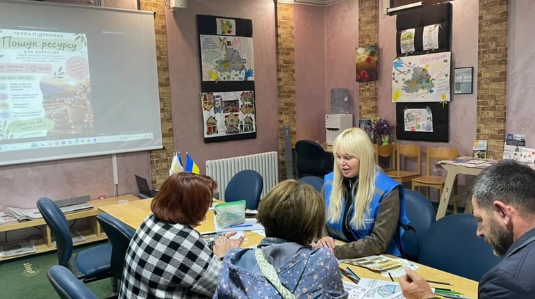 В Ужгороді для переселенців із Херсонщини провели зустріч із психологинею
