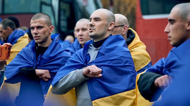 З російського полону повернулися 13 військових із Херсонщини, серед них — житель Нижніх Сірогоз