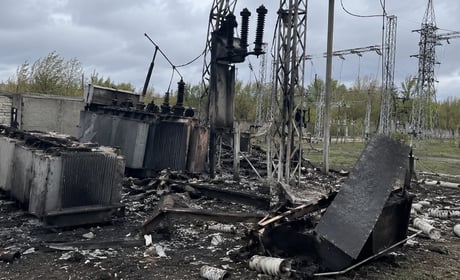 Через ворожу атаку частина Менської громади залишилася без електропостачання