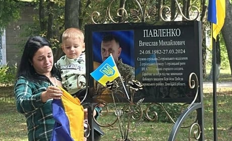 У Бірківці відкрили меморіальну дошку на честь загиблого Захисника Вячеслава Павленка