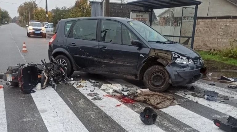 У Мені помер водій мопеда, який потрапив у ДТП із Renault 18 жовтня