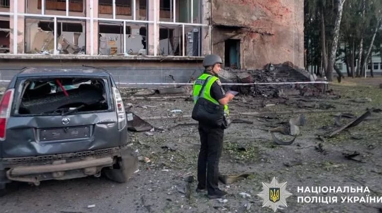 Росіяни атакували Мену: 12 постраждалих, серед них четверо дітей