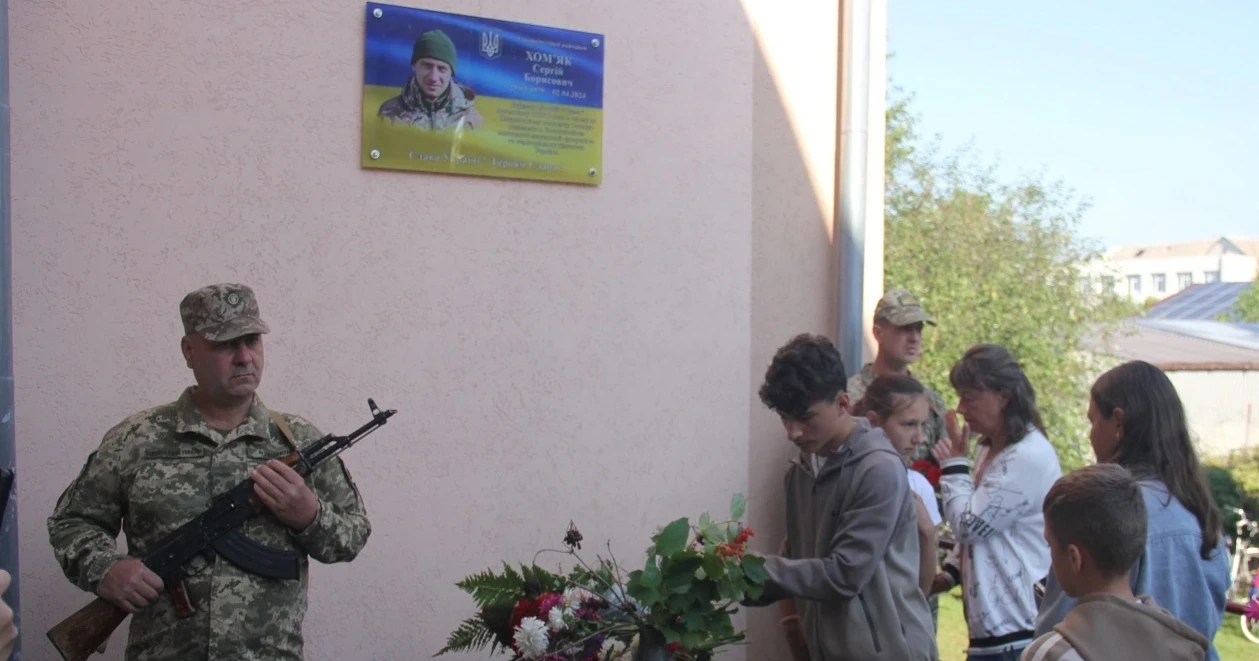 У Гущинцях увічнили пам’ять полеглого земляка