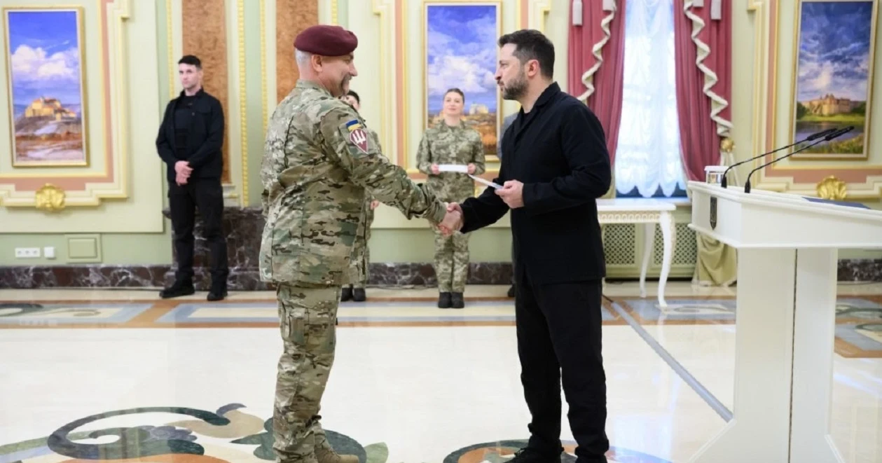 Президент України вручив сертифікат на квартиру Герою України з Калинівщини