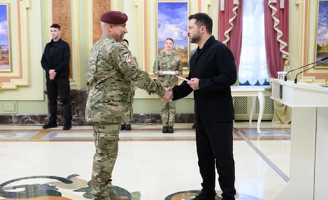Президент України вручив сертифікат на квартиру Герою України з Калинівщини