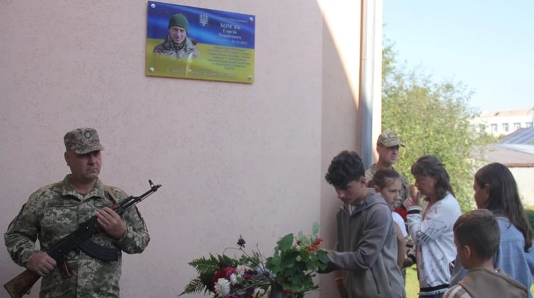 У Гущинцях увічнили пам’ять полеглого земляка