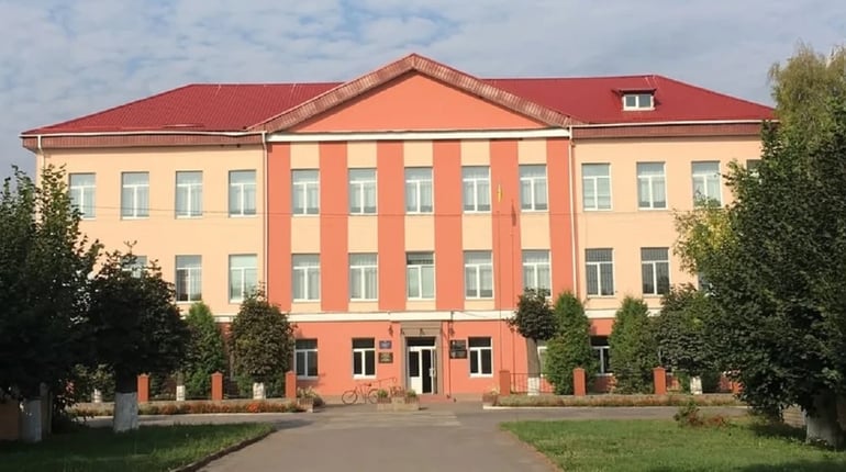 Знову у ТОП-10: ліцей №3 Калинівської міської ради у першій десятці обласного рейтингу НМТ-2026