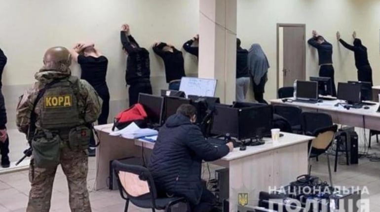 В Україні набрав чинності закон про відповідальність за участь у шахрайських кол-центрах