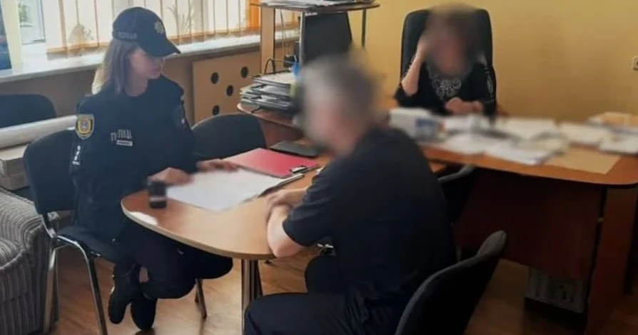 Жорсткий скандал в Ізмаїлі: викладач підняв руку на підлітка під час занять (відео)