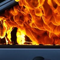 У Кислицях серед ночі спалили автівку місцевої підприємниці: причетний школяр