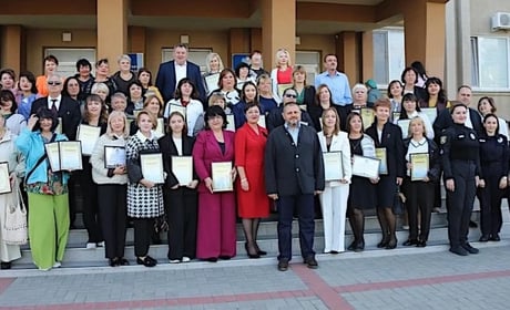 В Ізмаїлі напередодні свята відзначили найкращих освітян та працівників шкіл і садочків