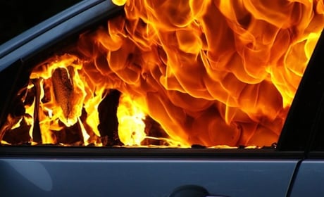 У Кислицях серед ночі спалили автівку місцевої підприємниці: причетний школяр