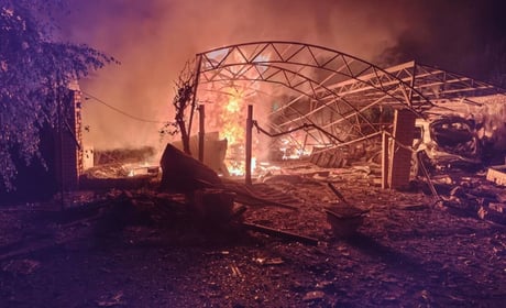 Нічна атака на Ізмаїльщину: внаслідок падіння уламків «шахеда» спалахнув приватний будинок (відео)