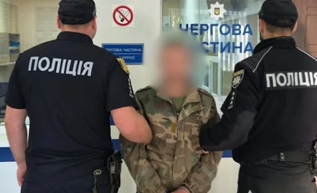 Поліція затримала жителя Рені, який підозрюється у неодноразовому зґвалтуванні дівчинки (відео)